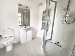 Ensuite- click for photo gallery